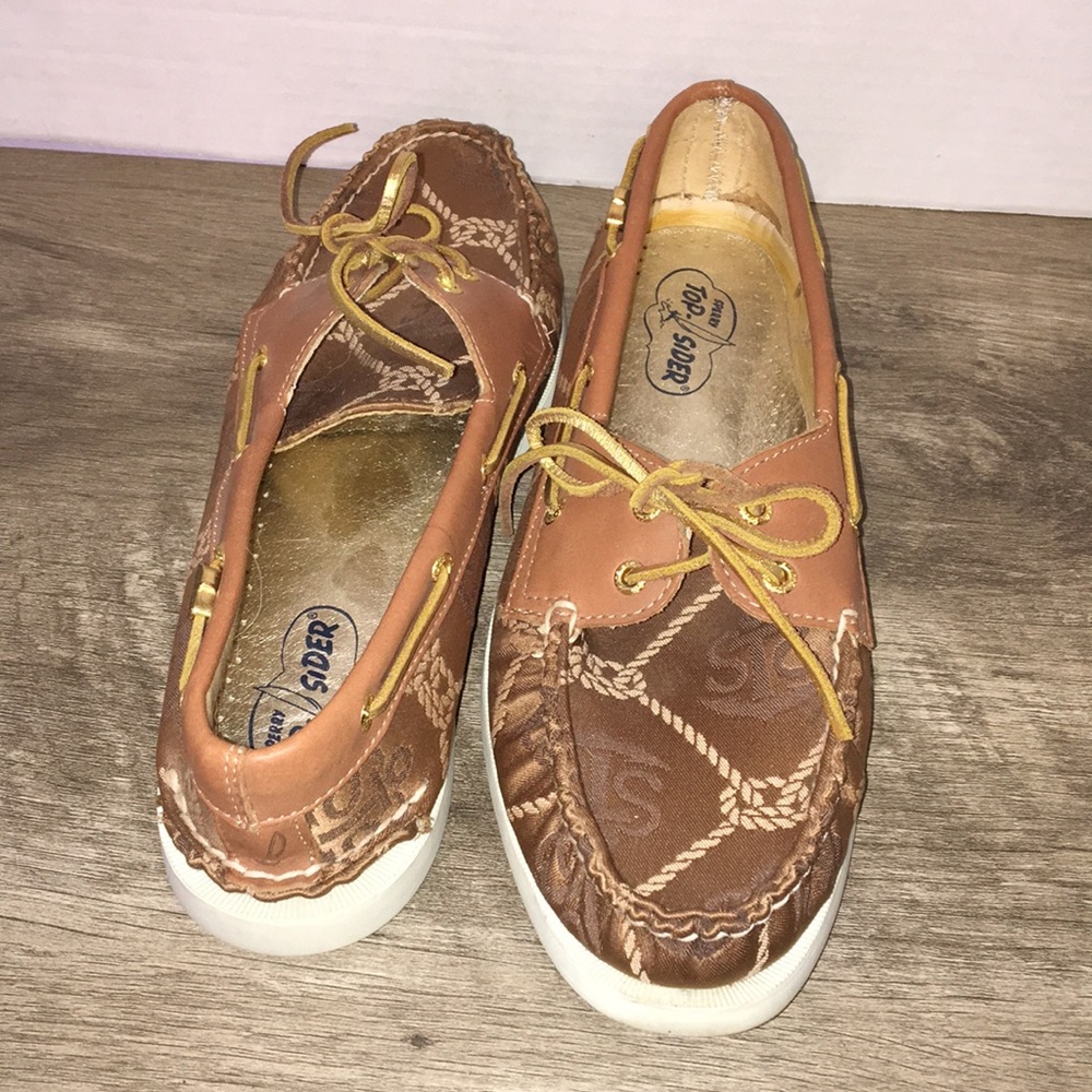 Tan Sperry Top-Sider with Nautical Design